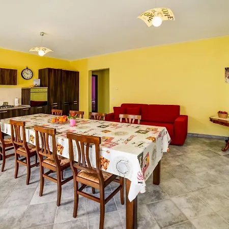 Typical Piedmontese House In The Langhe Semesterbostad